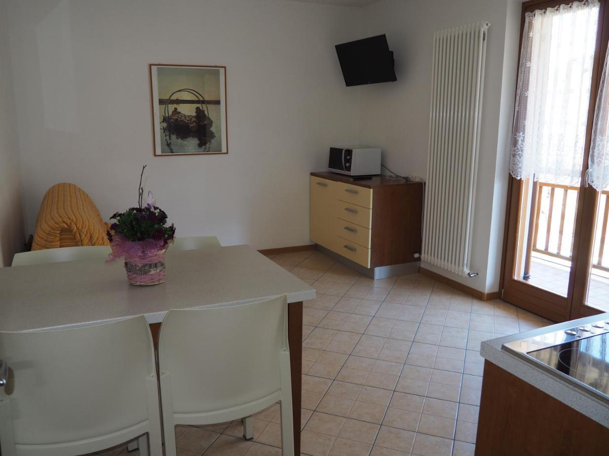 Residenza Arcobaleno Aparthotel Tenno Buitenkant foto