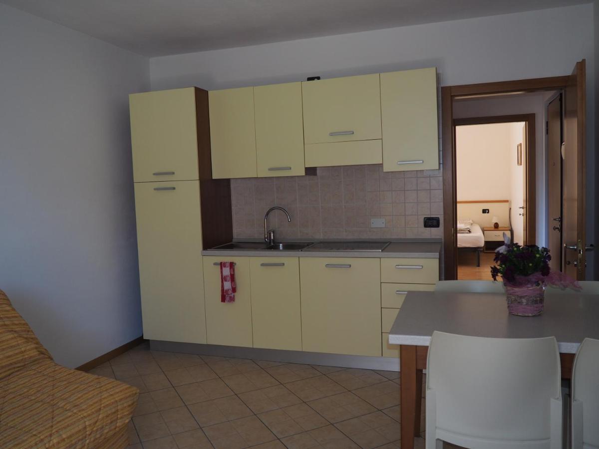 Residenza Arcobaleno Aparthotel Tenno Buitenkant foto
