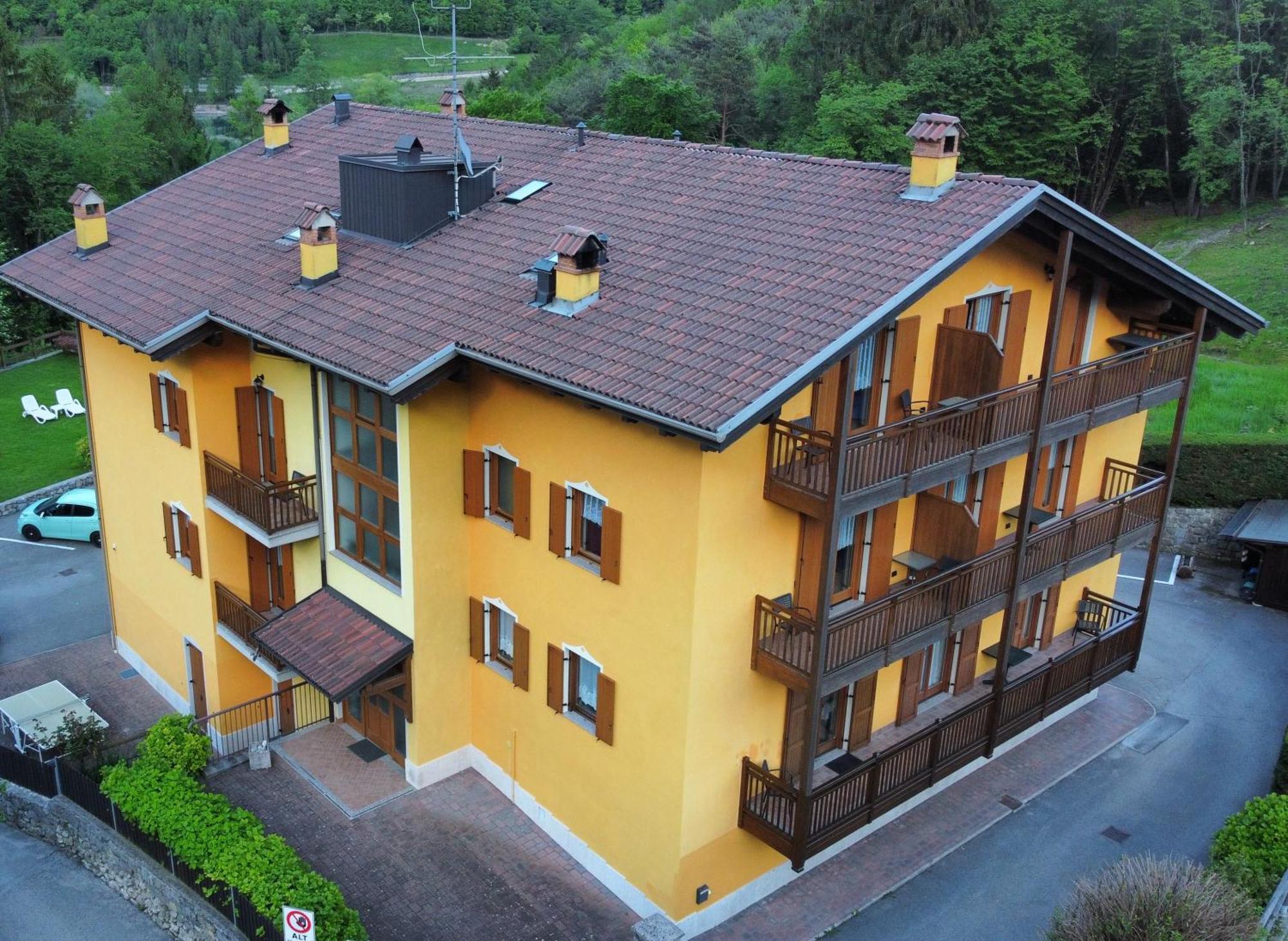 Residenza Arcobaleno Aparthotel Tenno Buitenkant foto